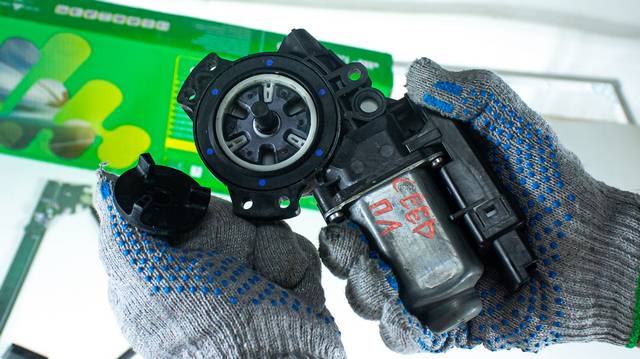 Особенности при замене электростеклоподъемника KIA CEED I смотреть онлайн