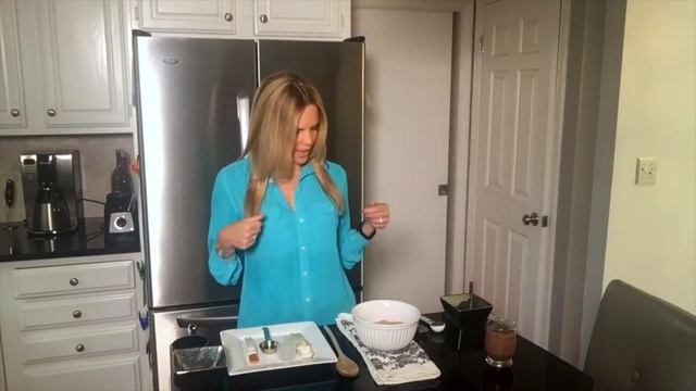 Clean Eating I Brownie Batter Chia Mousse!