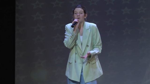 Колоскова Алла "Шагает парень", муз. А. Колкера, сл. Л. Куклина смотреть онлайн