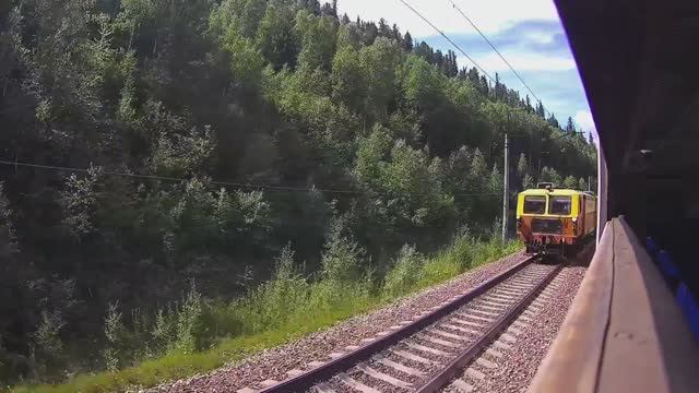 Поездка на электричке РЖД "Бискамжа - Геологическая" - вид из окна вагона | Железная дорога смотреть онлайн
