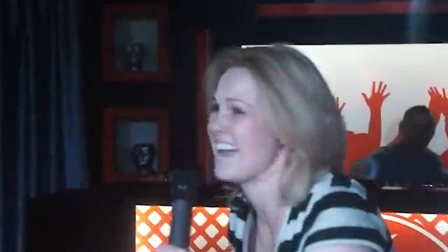 у блондинки истерика смотреть онлайн