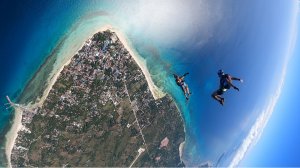 Прыжок с парашютом на Филиппинах с высоты 3 000 метров