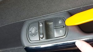 Vauxhall Corsa D: How To Replace Electric Window Switch (Opel Corsa D)