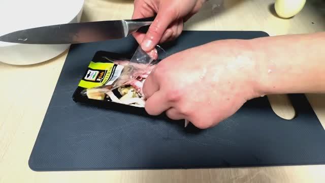 САЛАТ ИЗ МОРСКОГО КОКТЕЙЛЯ🐙🐙 Простой, ВКУСНЫЙ и ПОЛЕЗНЫЙ РЕЦЕПТ ВСЕГО 3 ИНГРЕДИЕНТА!