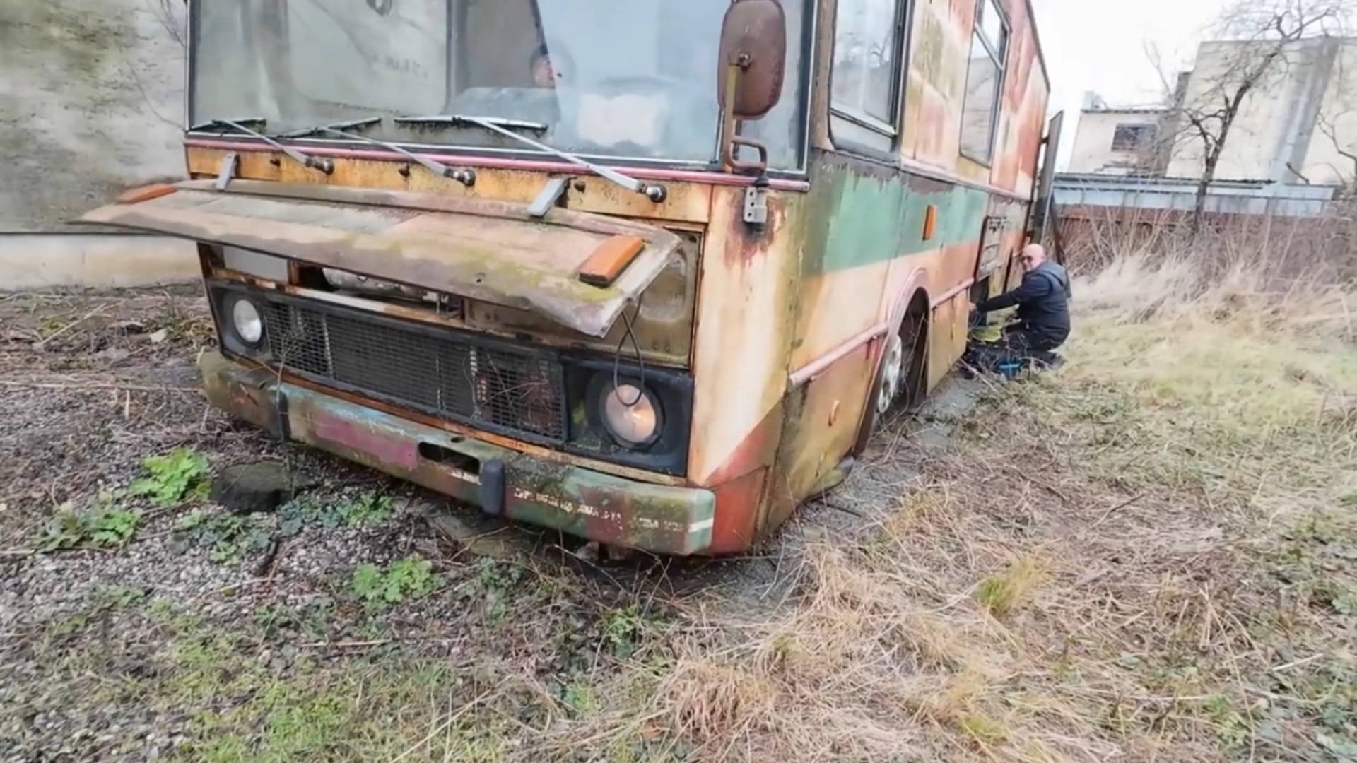 Нашли старый автобус 1962 года! Заведется ли?!