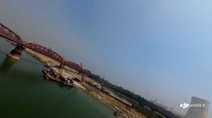 Полное видео, где я летаю на дроне FPV над рекой Пабна в Бангладеш.
