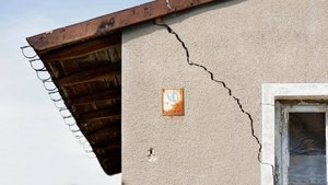 Землетрясение прогремело на юге Казахстане. На некоторых зданиях появились трещины