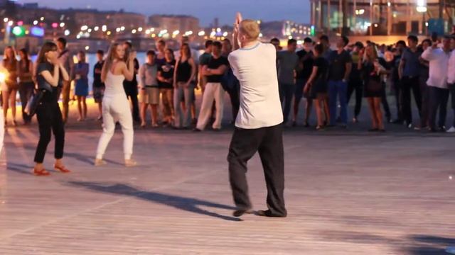 Линейные Танцы для всех на Пушкинской набережной Красный уголок смотреть онлайн