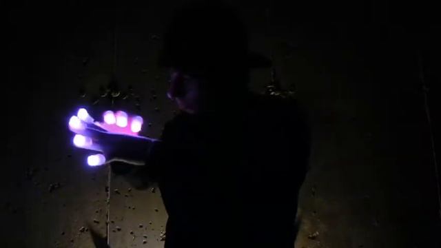 [LT²] Static- L.E.D Glove Lightshow (Letsthrowlights.com)