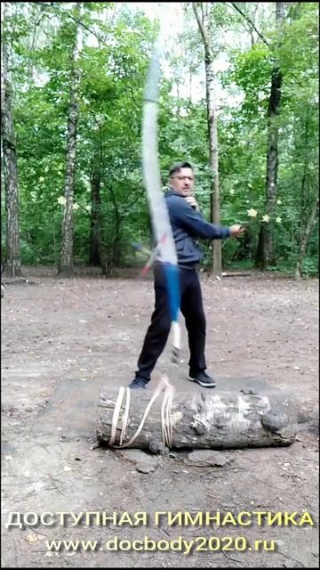 Отработка ударов на макиваре казачьими шашками в лесу