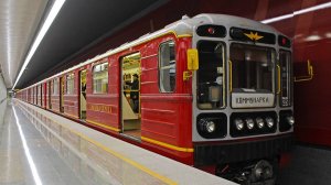 ЕДЕМ ПО КОЛЬЦЕВОЙ ЛИНИИ МЕТРО ... НА НОМЕРНОЙ КРАСНАЯ СТРЕЛА ...