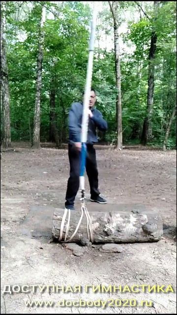 Отработка ударов на макиваре казачьими шашками в лесу (2)