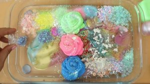 СЛАЙМ - Смешиваем тени для век «Радуга единорога» и макияж, детали, блёстки в слайм! Увлекательное в