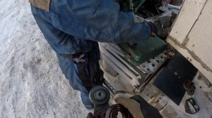 Выручаю Дениса в дороге. Развалился подшипник