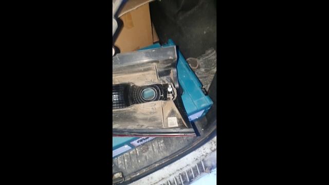 Lada Largus - Замена лампы в заднем фонаре смотреть онлайн