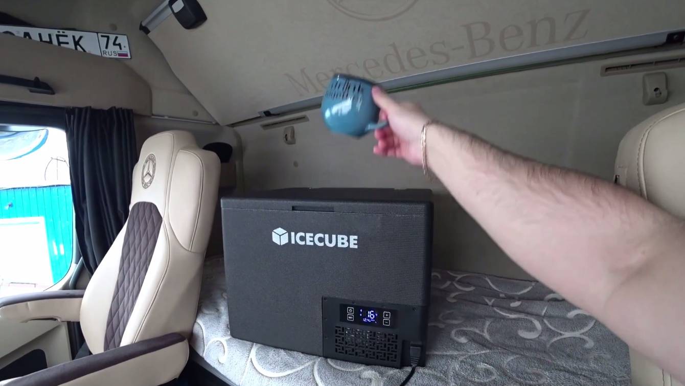 Компрессорный автохолодильник Ice Cube IC1000 в фуре дальнобойщика