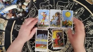 Таро прогноз. 2025 год. Зеленский последний президент Украины? Запрет мигрантам привозить семьи?