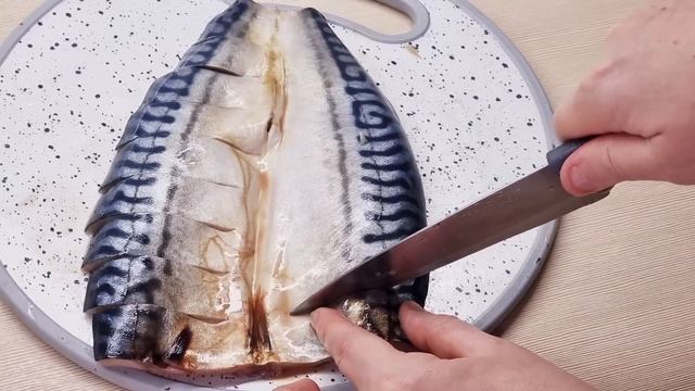 Скумбрия  на луковой подушке в духовке! САМАЯ СОЧНАЯ!