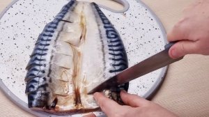 Скумбрия  на луковой подушке в духовке! САМАЯ СОЧНАЯ!
