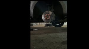 Замена колеса в сборе с помощью аккумуляторного гайковерта.