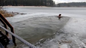 В прорубь в туманное утро