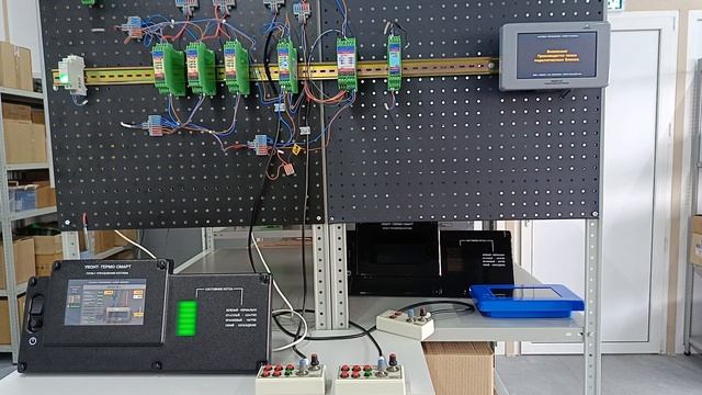 Система управления котельной и ИТП УКонт. Может управлять 10 котлами и 10 контурами отопления.