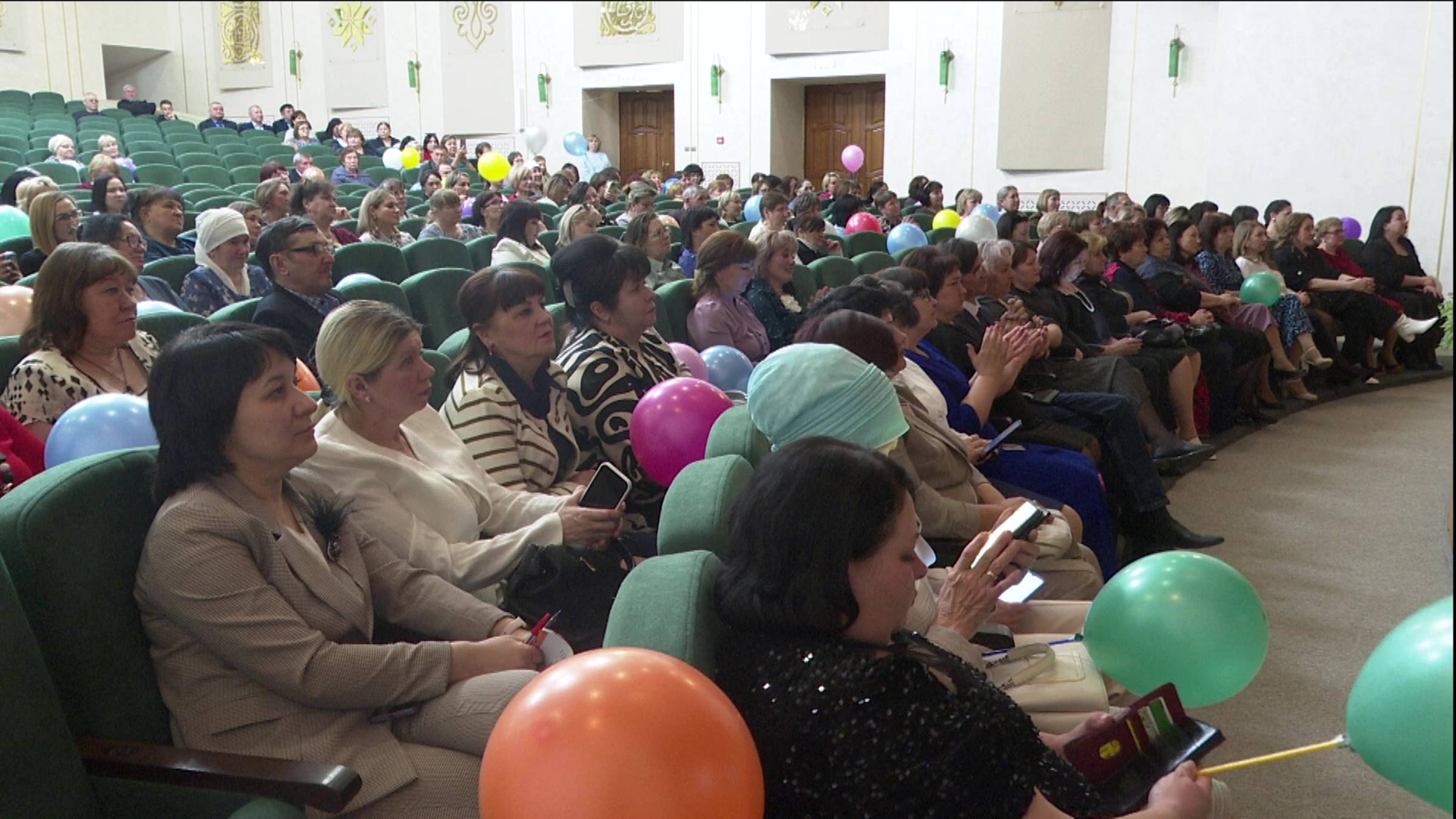 Работники культуры Нурлатского района в свой праздник получили поздравления от участников СВО