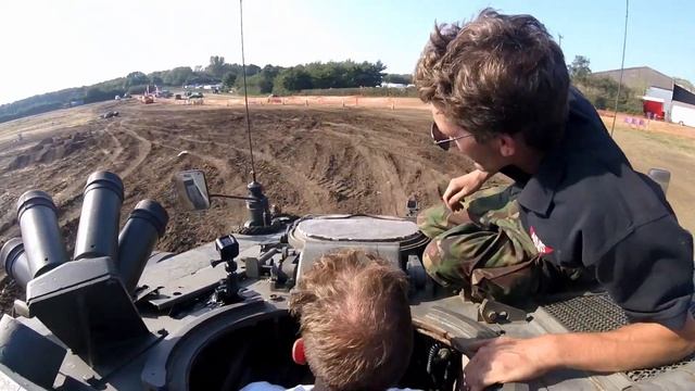 HOW TO DRIVE A TANK. смотреть онлайн