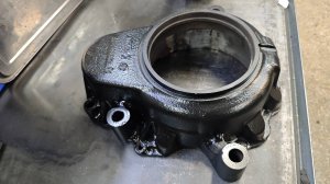 Ремонт чугунной крышки бортового редуктора Unimog 437