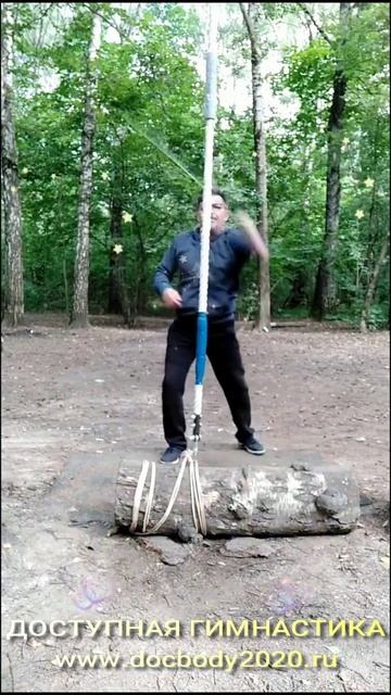Отработка ударов на макиваре казачьими шашками в лесу (3)
