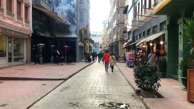 Istanbul Karaköy | Walking Tour Around The Best Cafes 23 December 2021 |4k UHD 60fps