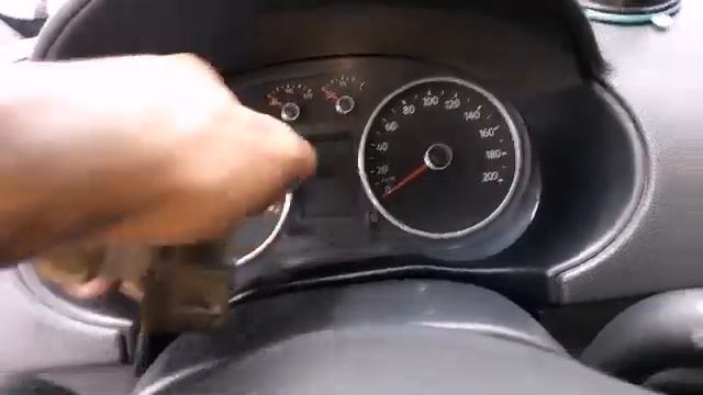 VW Voyage 2013 1.0 8V! Aquecendo, e não arma o 1° estágio da ventoinha? Diagnóstico nele. смотреть онлайн