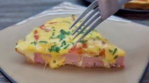 Омлет с сосисками и помидорами - вкусно_ простые идеи для завтрака и не только.