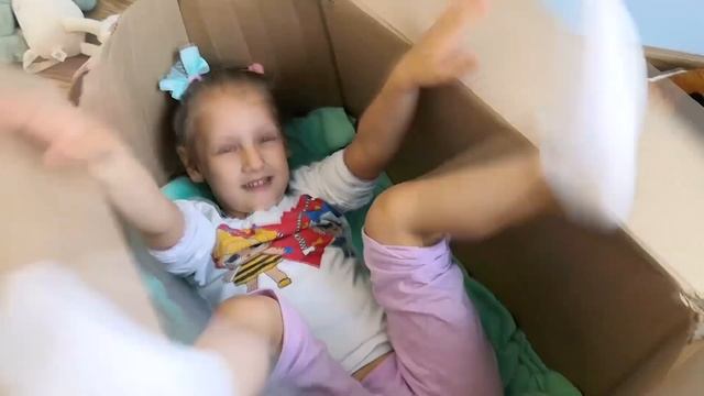 Ева не шутит и учится с маленькой смотреть онлайн