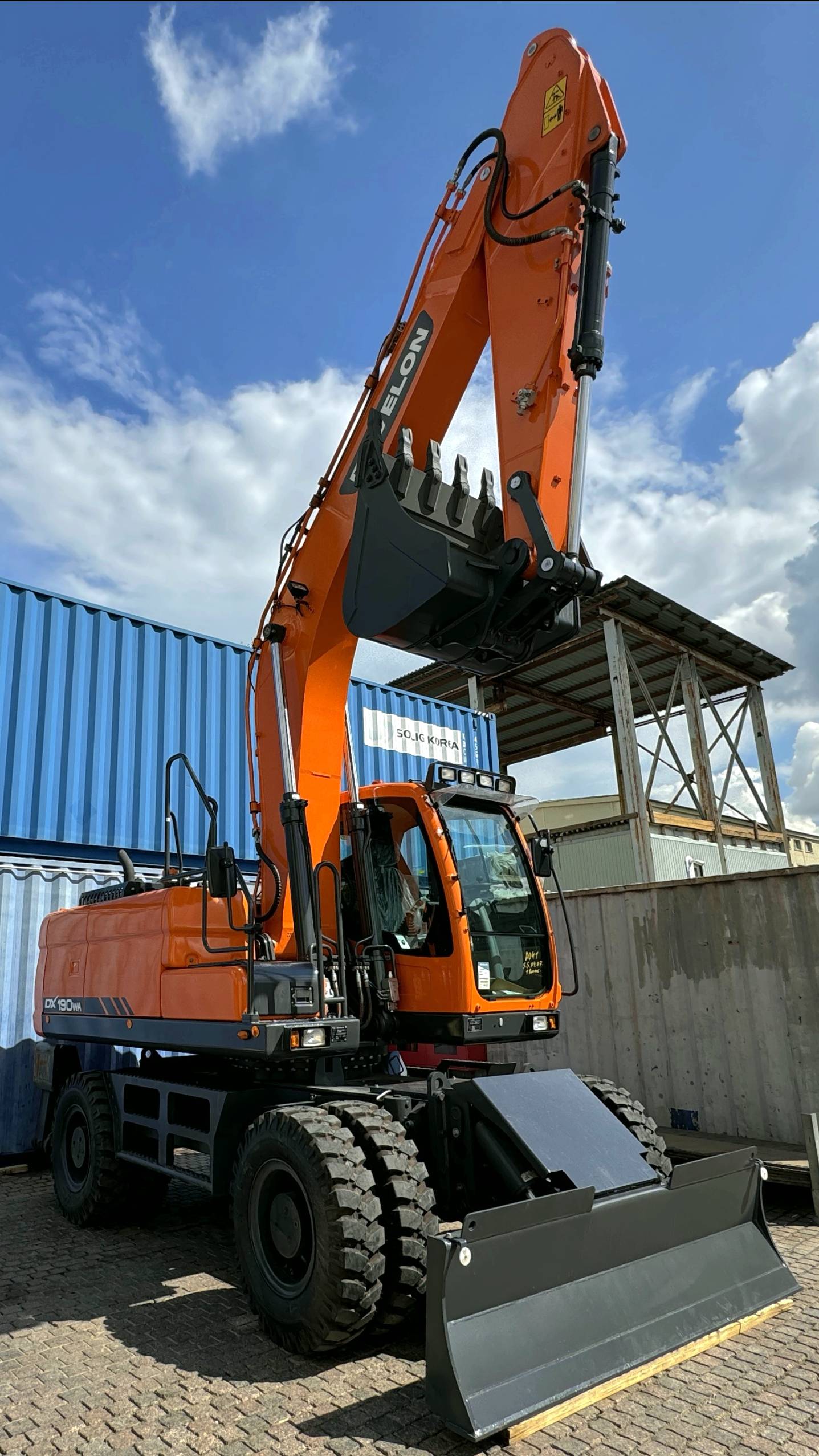 Колесный экскаватор Develon DX190WA  doosan 
#экскаватор #спецтехника