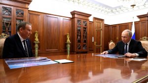 Путин: Александр Юрьевич, что так мало в Ленинградской области женятся и выходят замуж?