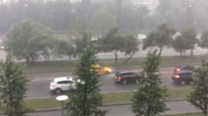 Ливневый дождь с грозой и молнией. Москва. 18.08.2021г.