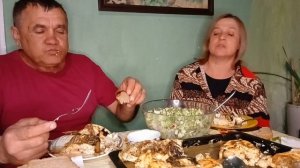 Жизнь в деревне. Туалетную бумагу некому будет делать