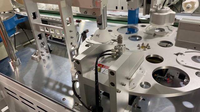 Automatic 3M cup shape mask machine with automatic install breathing value automatic packing machin смотреть онлайн