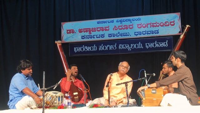 Pt Shripad Hegde Kampli-Raag Des , Bhairavi Bajan Karunaakar nee embuvadetako...