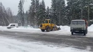 Чистим дорогу от снега