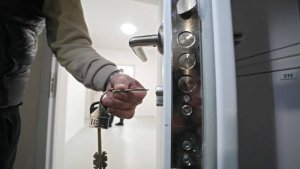 Супруги-риелторы сколотили банду, вынуждая людей отдавать квартиры за бесценок
