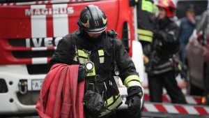 Мощный пожар охватил крытый спорткомплекс на 2500 "квадратах" в Подмосковье