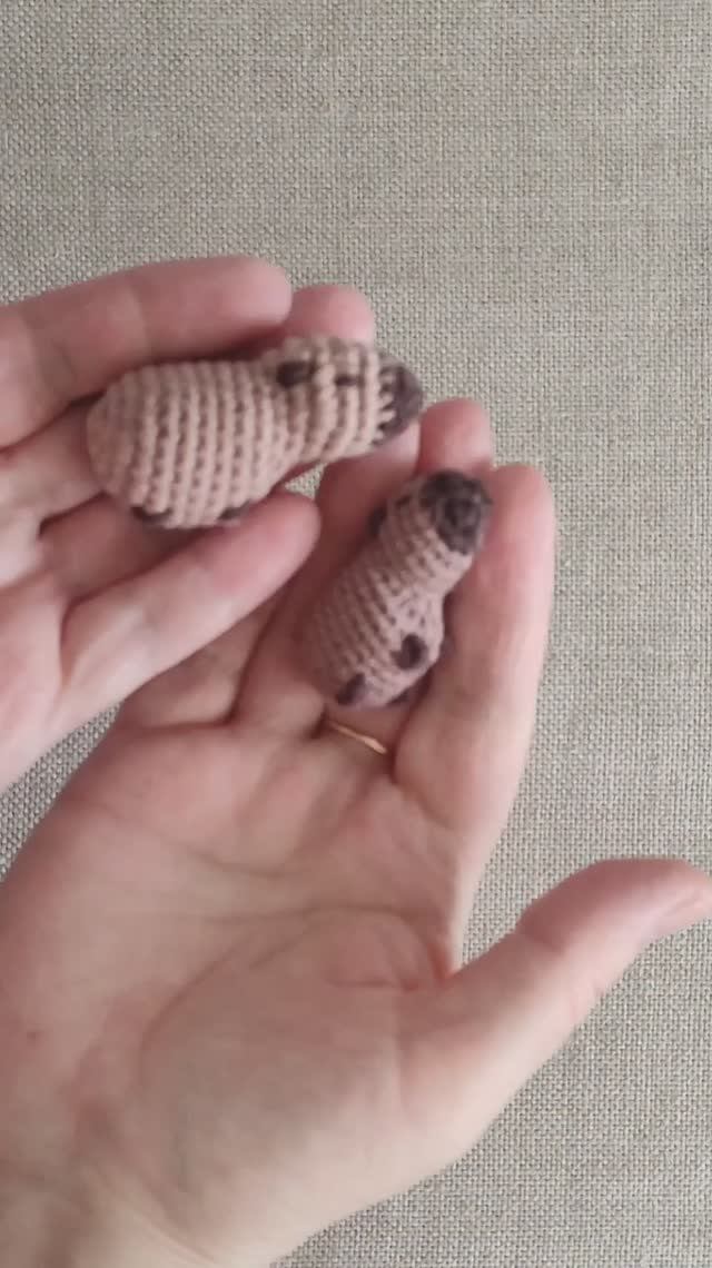 Капибара  вязаная. Игрушка, брелок.