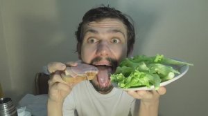 НОЧНОЙ ОБЖОР ЖРУ ВЕТЧИНУ И ЛИСТЬЯ САЛАТА [ ASMR ] Mouth Sounds [ АСМР ] Звуки рта 💋