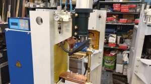 Машина точечной контактной сварки МТ-1229 производства ООО СВАРТЕХМАШ