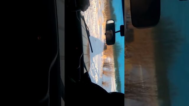 UAZ Hunter преодолевает снежную целину. смотреть онлайн