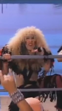 Twisted Sister - I Wanna Rock