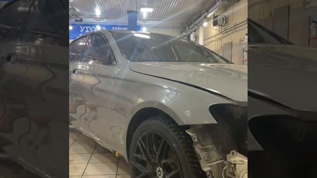 Оклейка Mercedes Е220 цветной полиуретановой пленкой в Туле смотреть онлайн