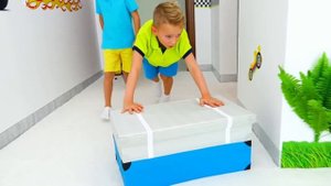 Влад и Никита собирают коллекцию игрушечных машинок! Интересное видео для детей.